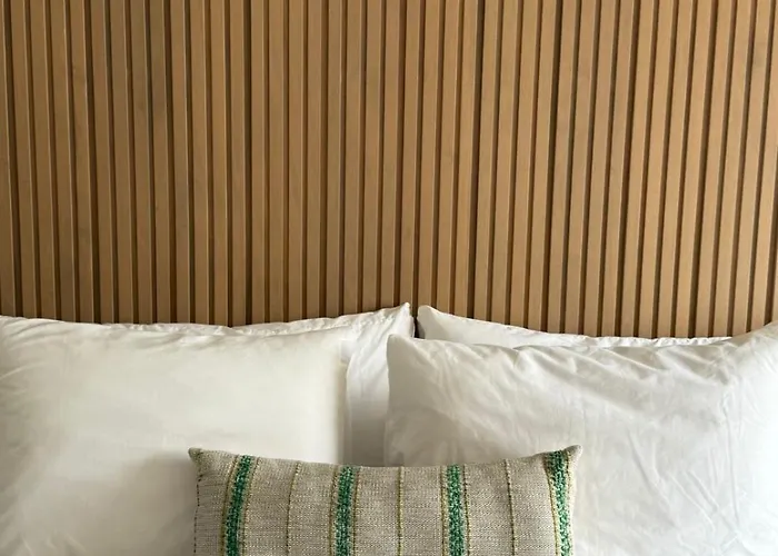 Become 33 Modern 2br In The Heart Of Apartment